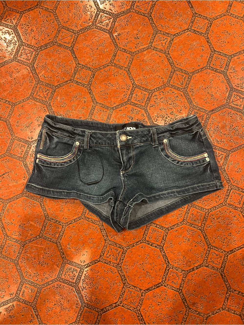 Fashion Nova Dark Wash Denim Shorts Rainbow embroidered pocket trim SHORT size 3